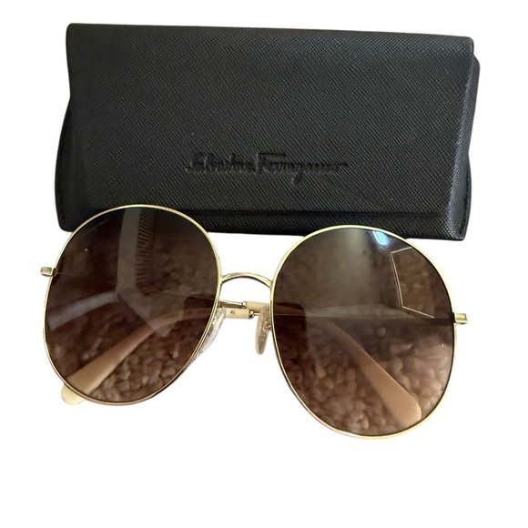 Salvatore Ferragamo Gold Sunglasses 100% Authentic comes with case & cloth - Picture 1 of 14